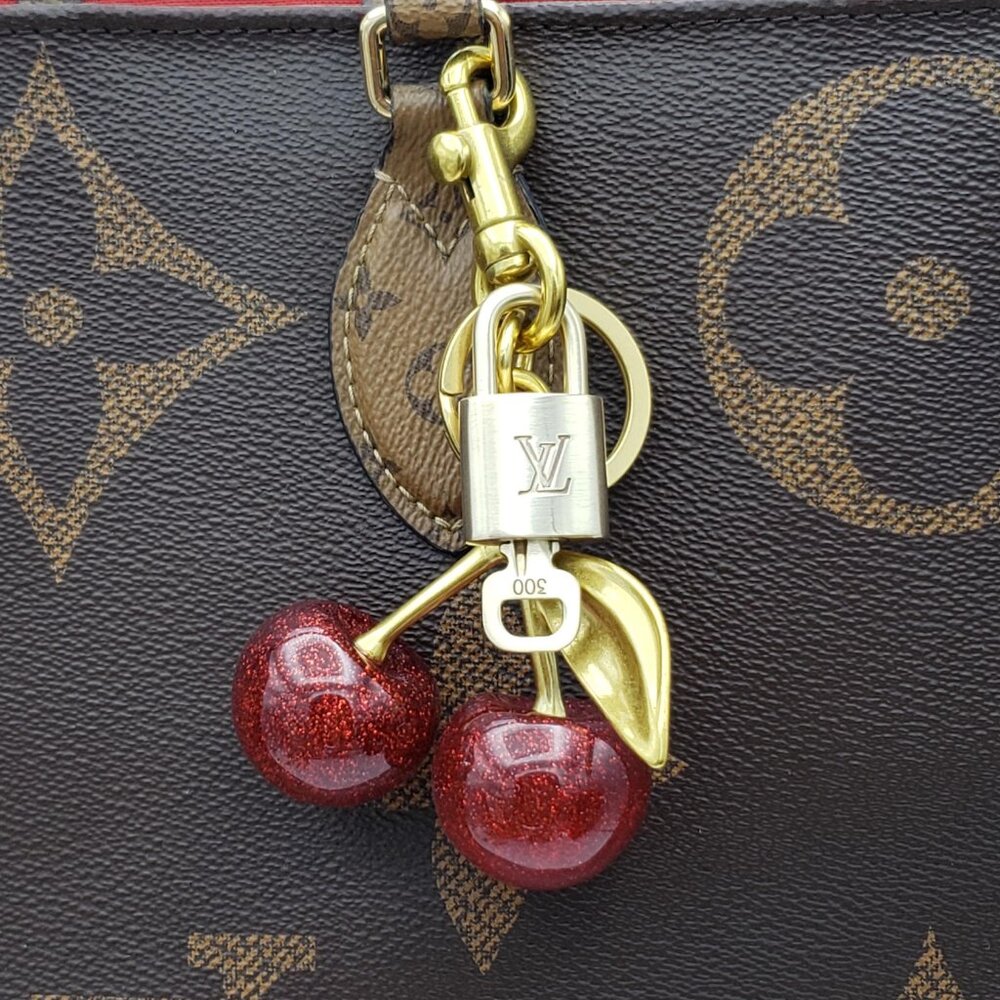 Louis Vuitton Gold Padlock 🔒 Key Set Authentic LV w/ Unbranded Apple Keychain